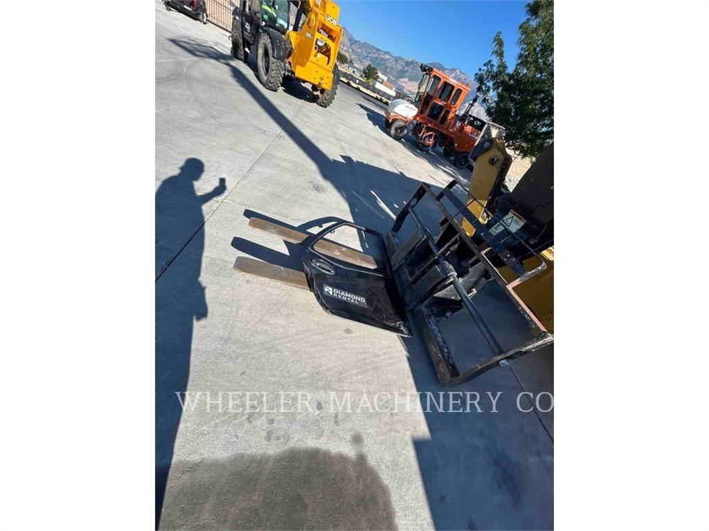 CAT TL1055D CB Teleskopické manipulátory