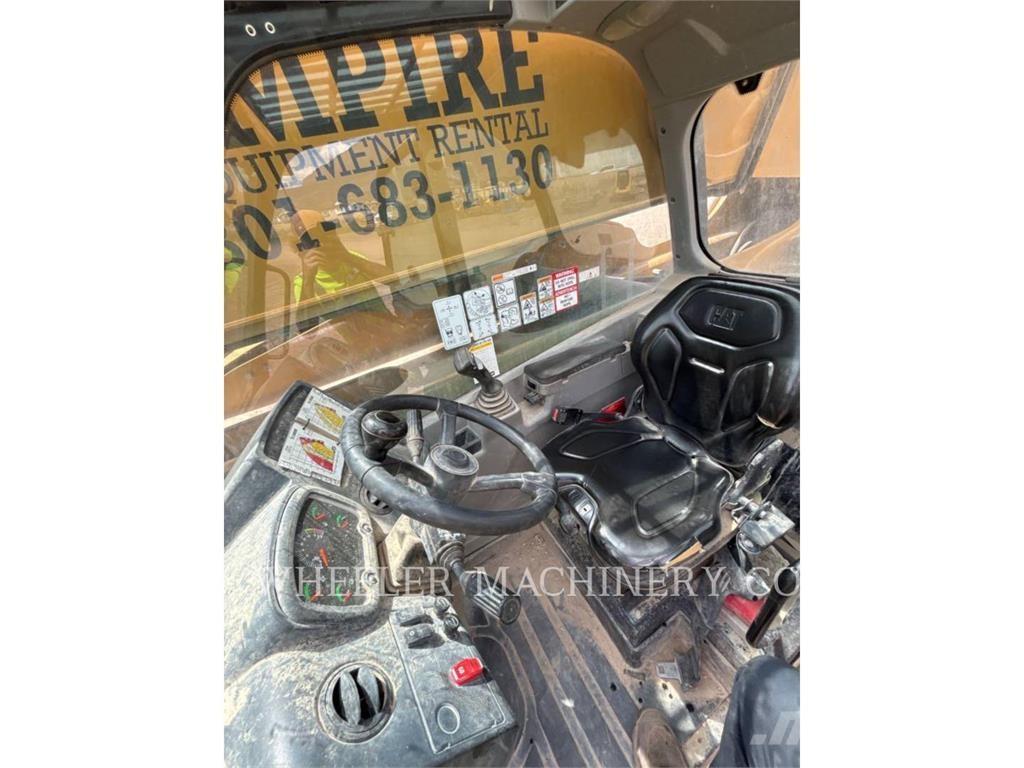 CAT TL1055D CB Teleskopické manipulátory