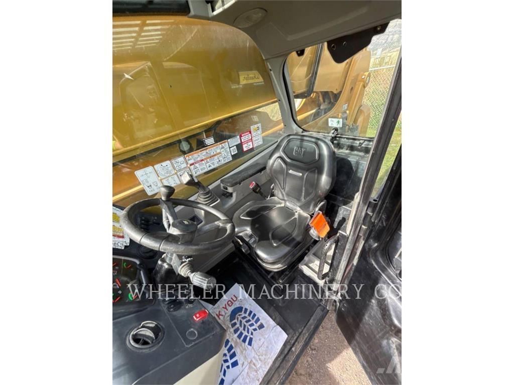 CAT TL1055D CB Teleskopické manipulátory