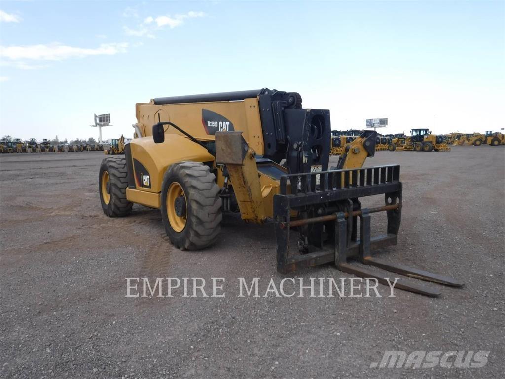CAT TL1255D Teleskopické manipulátory