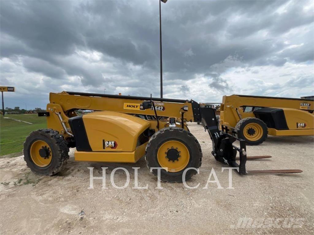 CAT TL642 Teleskopické manipulátory