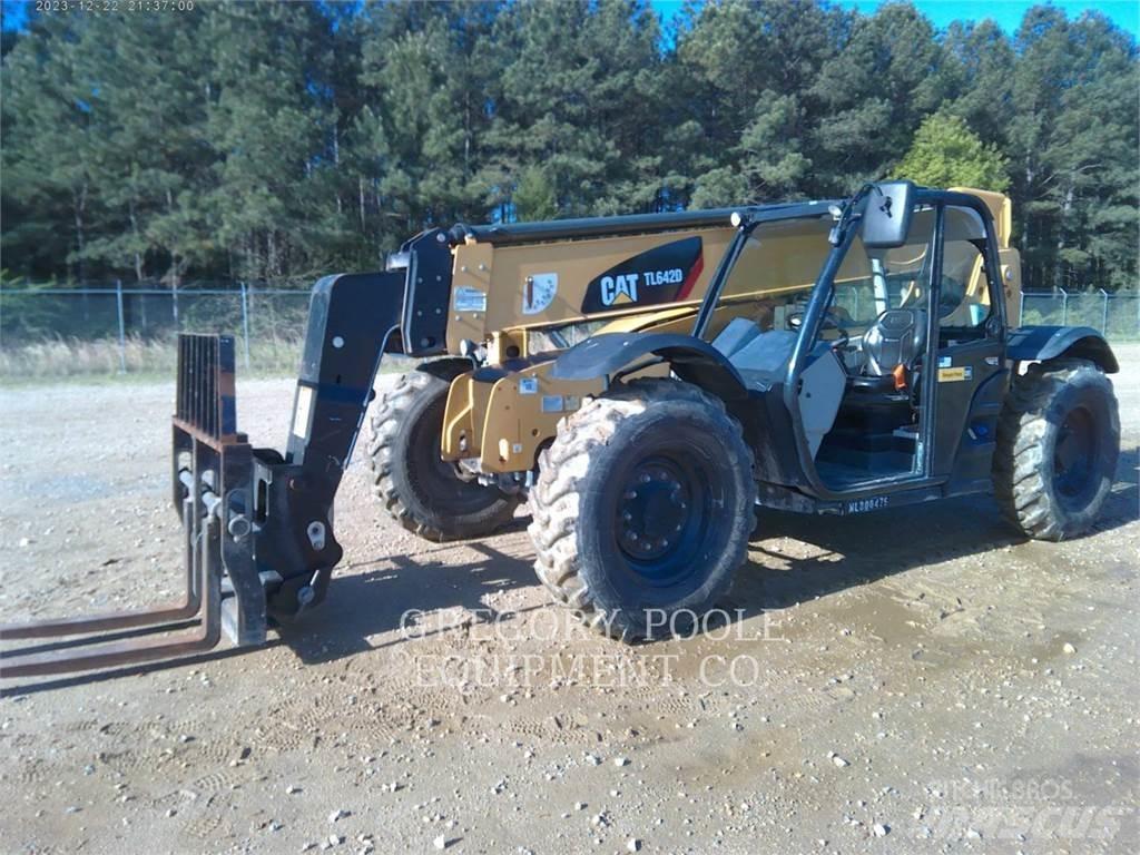 CAT TL642D Teleskopické manipulátory