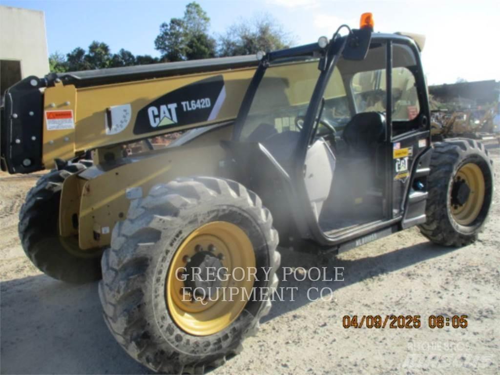 CAT TL642D Teleskopické manipulátory