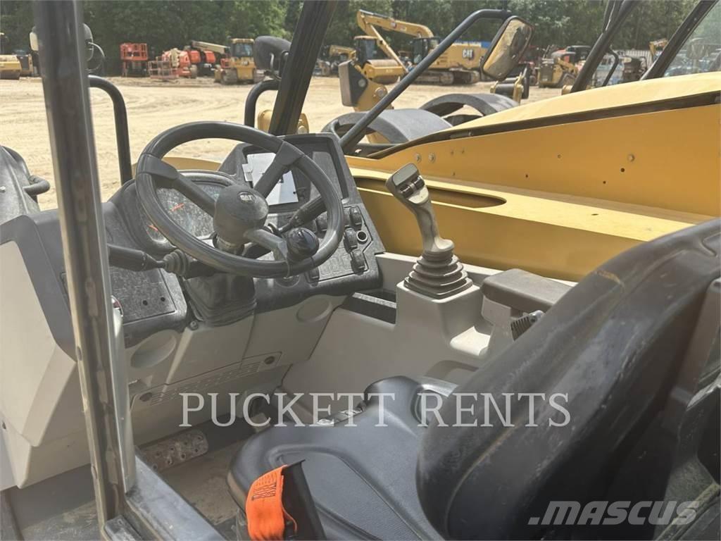 CAT TL642D Teleskopické manipulátory