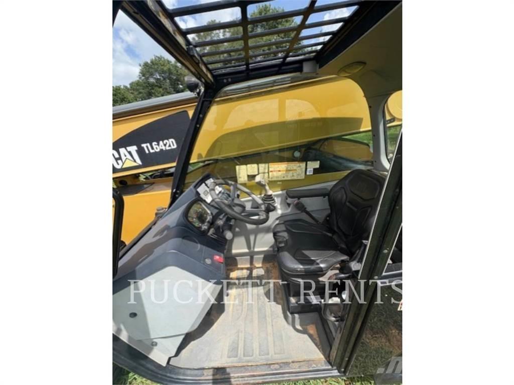 CAT TL642D Teleskopické manipulátory