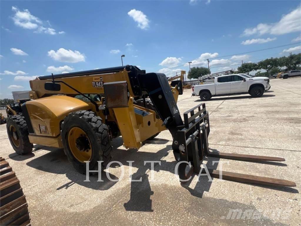CAT TL943 Kolesové nakladače