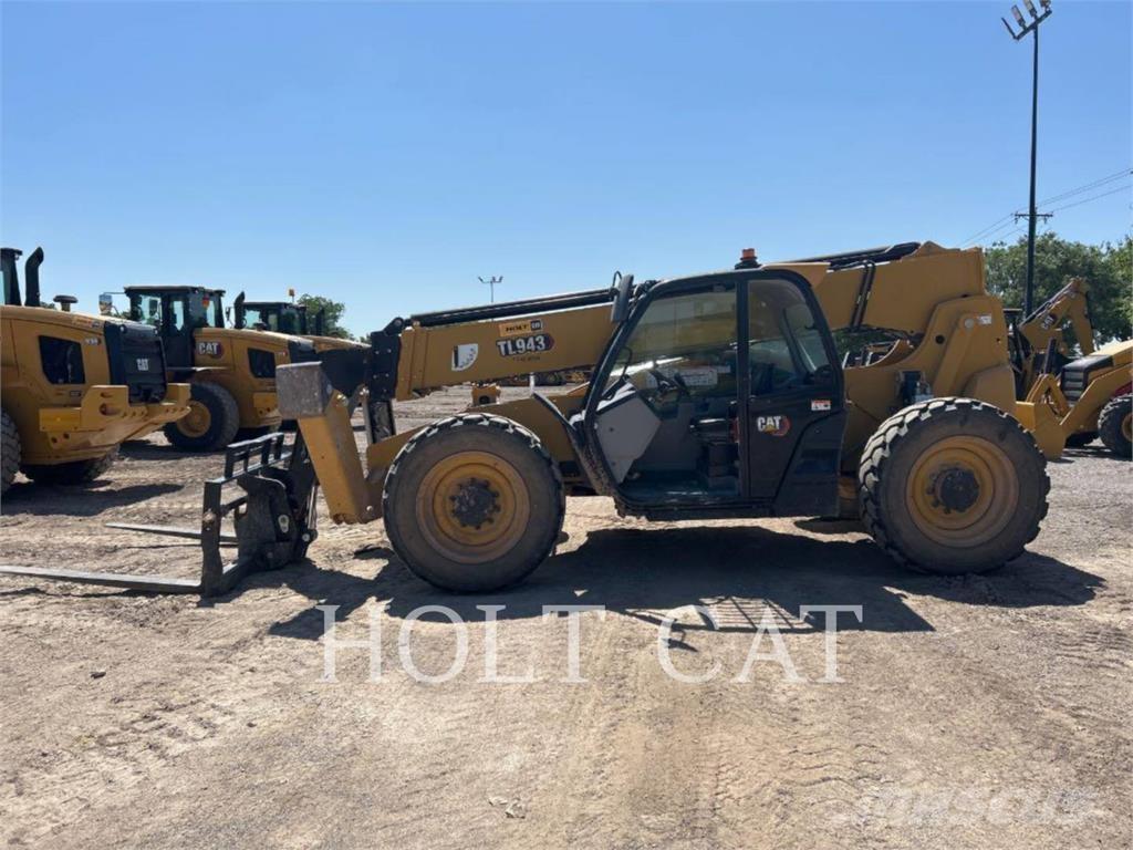 CAT TL943 Teleskopické manipulátory