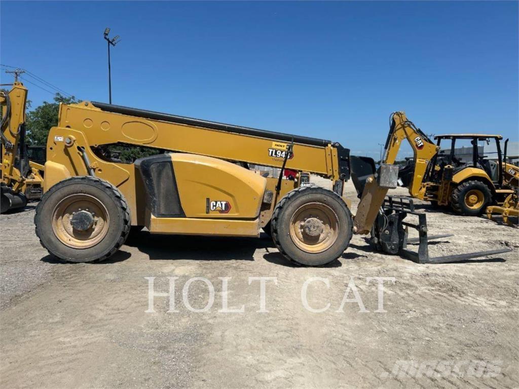 CAT TL943 Teleskopické manipulátory