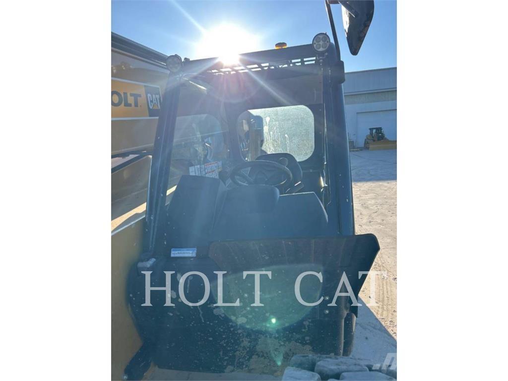 CAT TL943 Teleskopické manipulátory