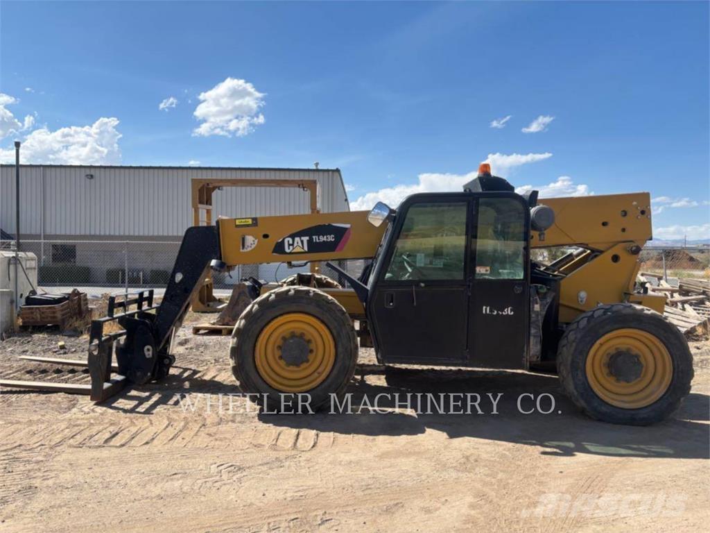 CAT TL943C CAB Teleskopické manipulátory