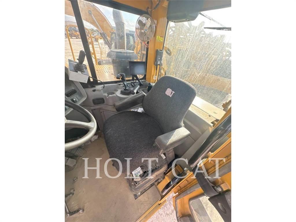 CAT W00 621G Skrejpre