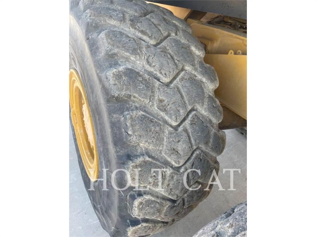 CAT W00 730 Cisternové nákladné vozidlá