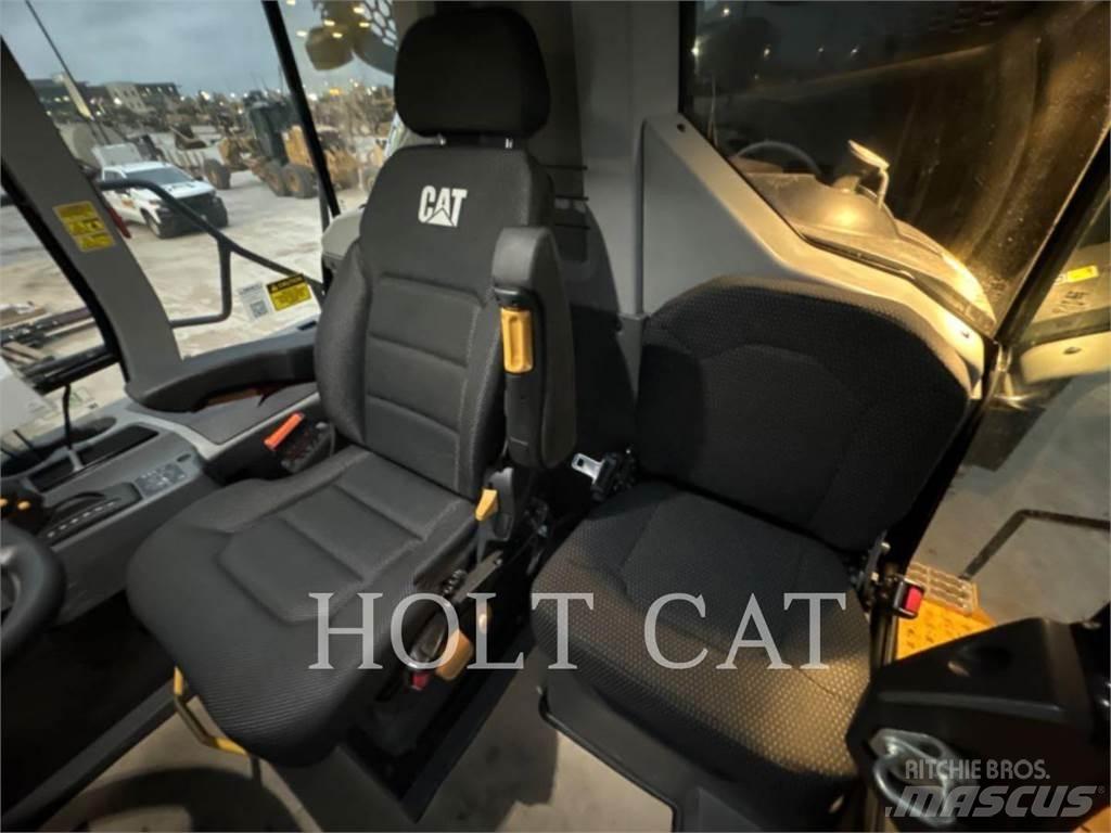 CAT W00 740GC Cisternové nákladné vozidlá