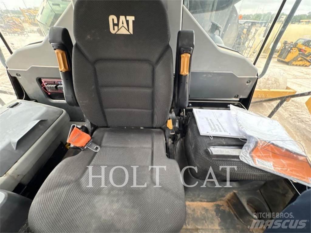 CAT W00 740GC Cisternové nákladné vozidlá