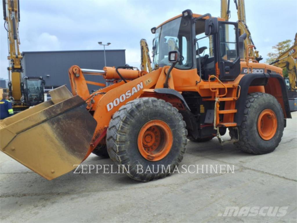 Doosan DL300 Kolesové nakladače