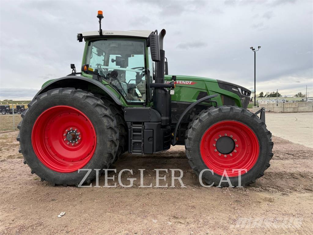 Fendt 933 VARIO Traktory