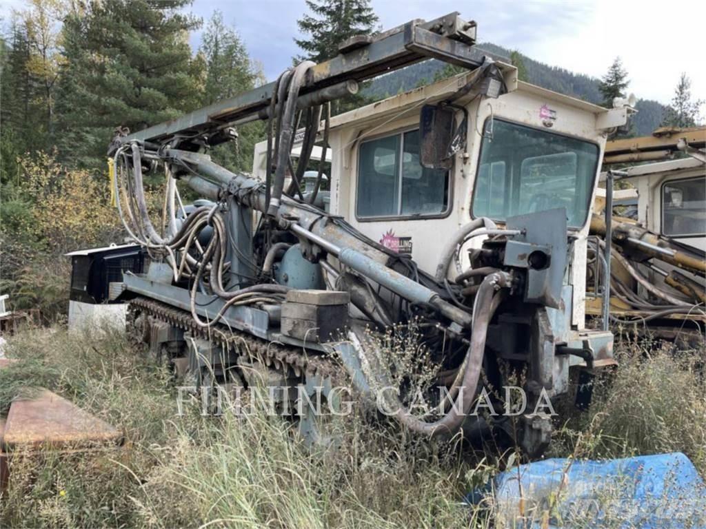 Finning M32 Povrchové vrtné súpravy