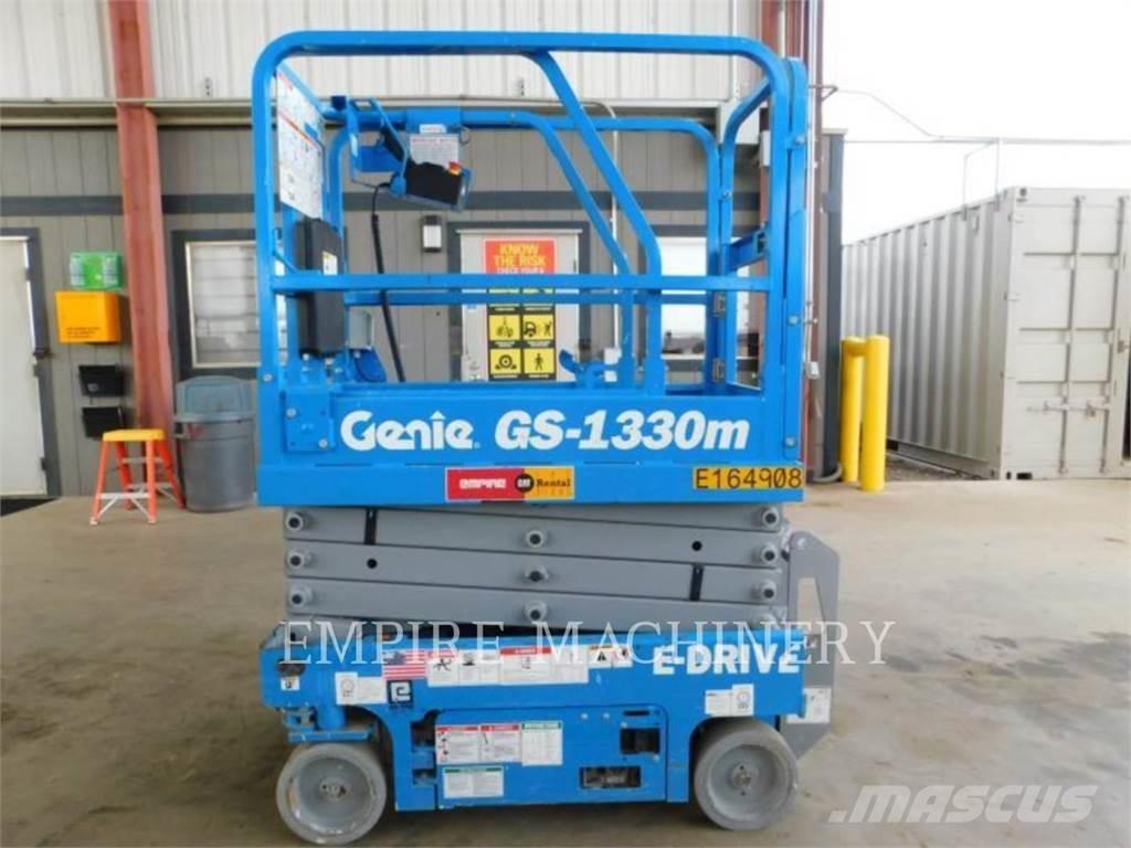 Genie GS1330 Kĺbové plošiny
