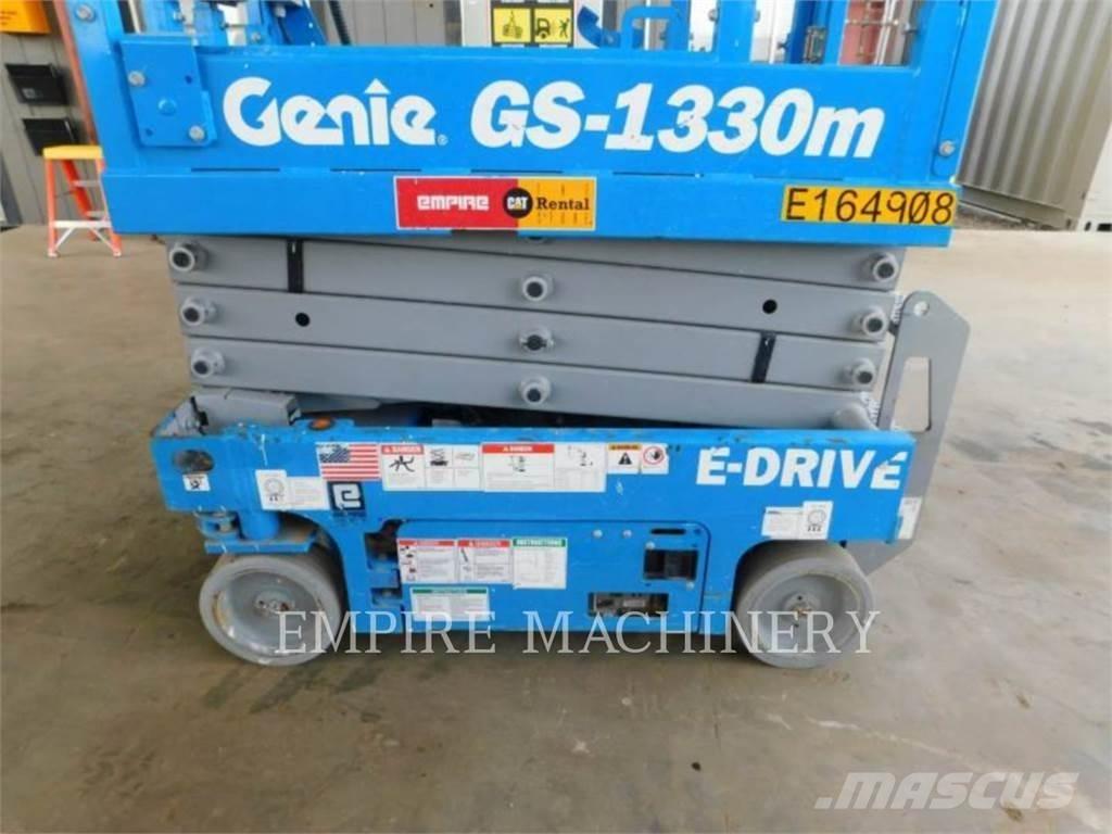 Genie GS1330 Kĺbové plošiny