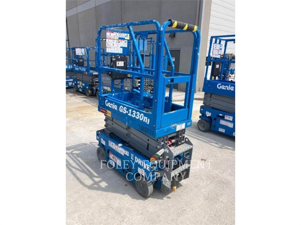Genie GS1330 Nožnicové zdvíhacie plošiny