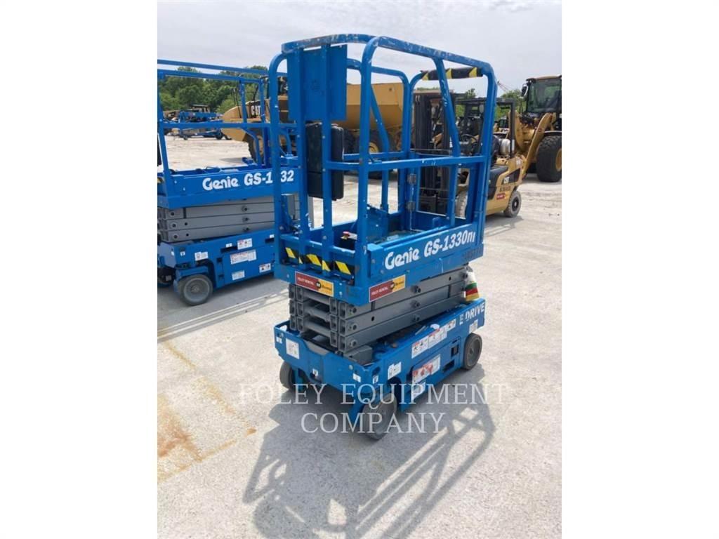 Genie GS1330 Nožnicové zdvíhacie plošiny