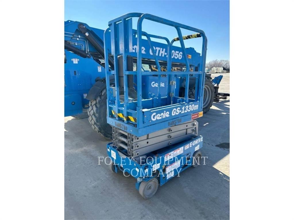 Genie GS1330 Nožnicové zdvíhacie plošiny