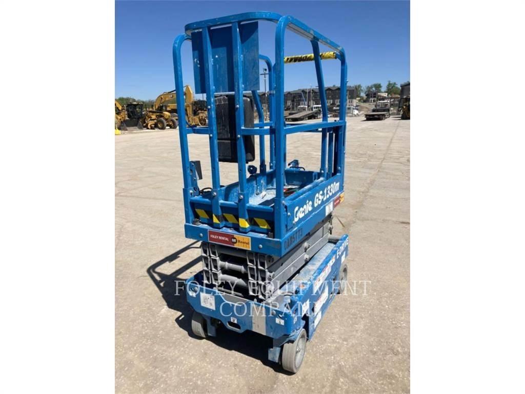 Genie GS1330 Nožnicové zdvíhacie plošiny