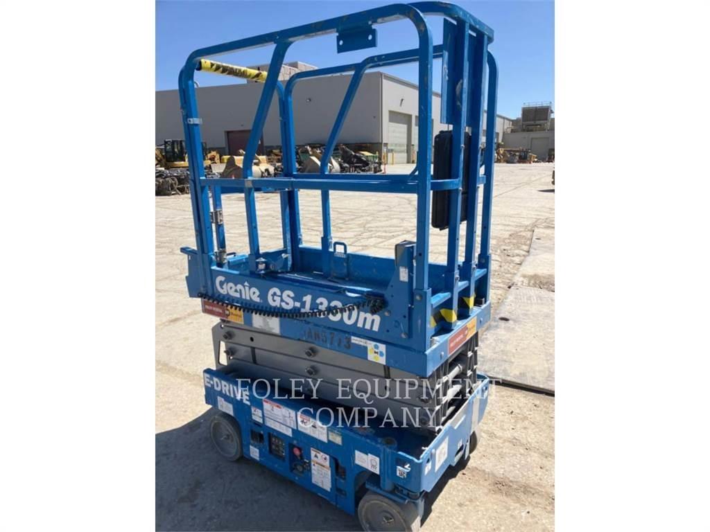 Genie GS1330 Nožnicové zdvíhacie plošiny