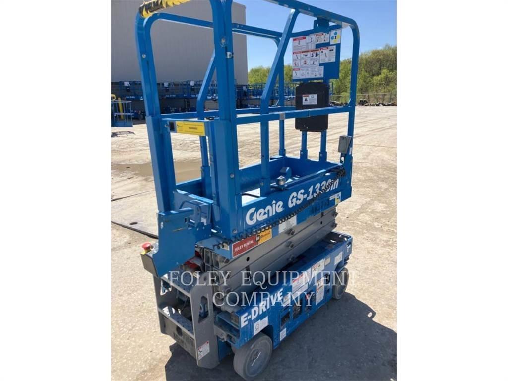 Genie GS1330 Nožnicové zdvíhacie plošiny