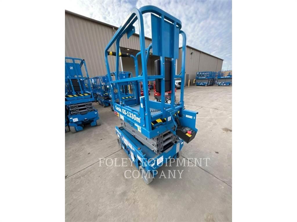 Genie GS1330 Nožnicové zdvíhacie plošiny