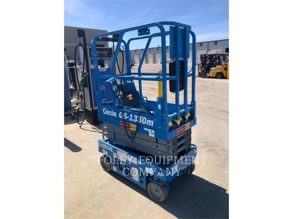 Genie GS1330 Nožnicové zdvíhacie plošiny