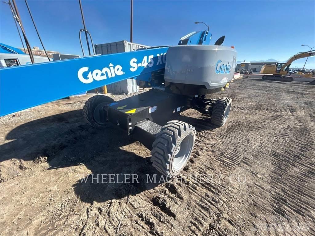 Genie S45XC Kĺbové plošiny