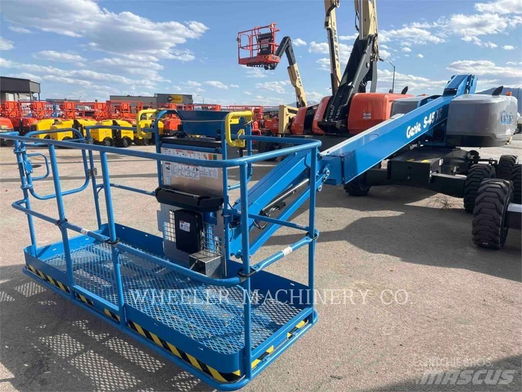 Genie S45XC Kĺbové plošiny
