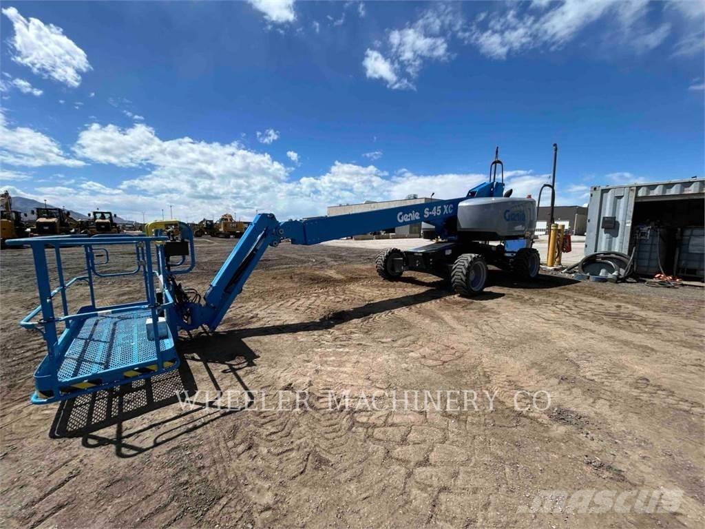 Genie S45XC Kĺbové plošiny