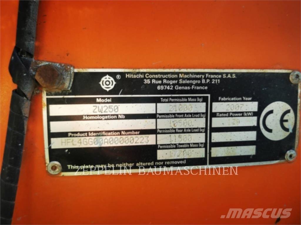 Hitachi ZW250 Kolesové nakladače