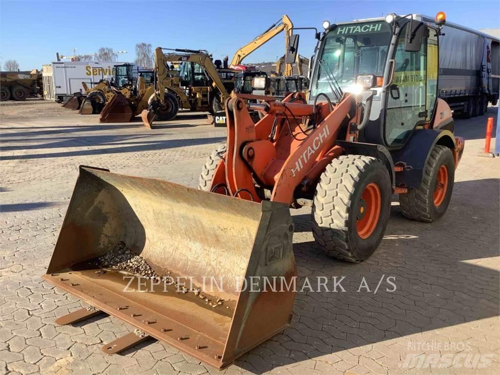 Hitachi ZW95 Kolesové nakladače