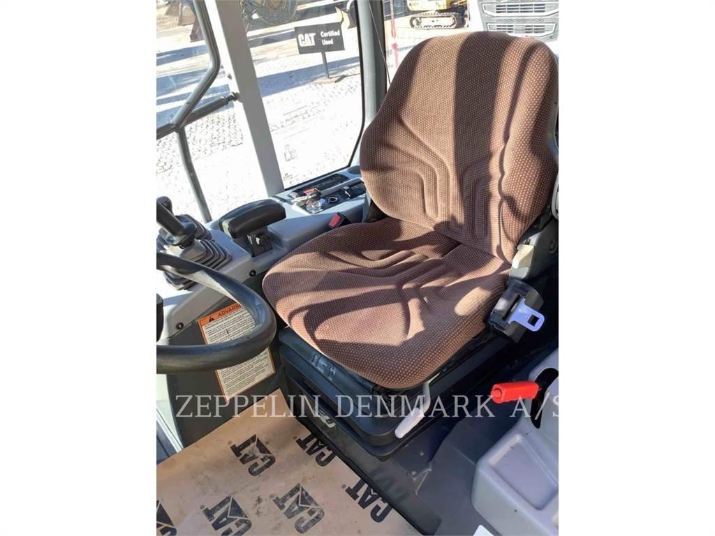 Hitachi ZW95 Kolesové nakladače