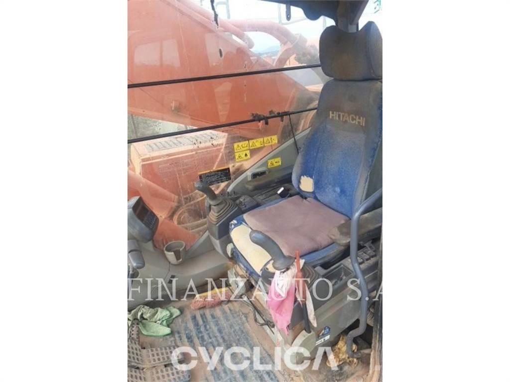 Hitachi ZX670 Pásové rýpadlá