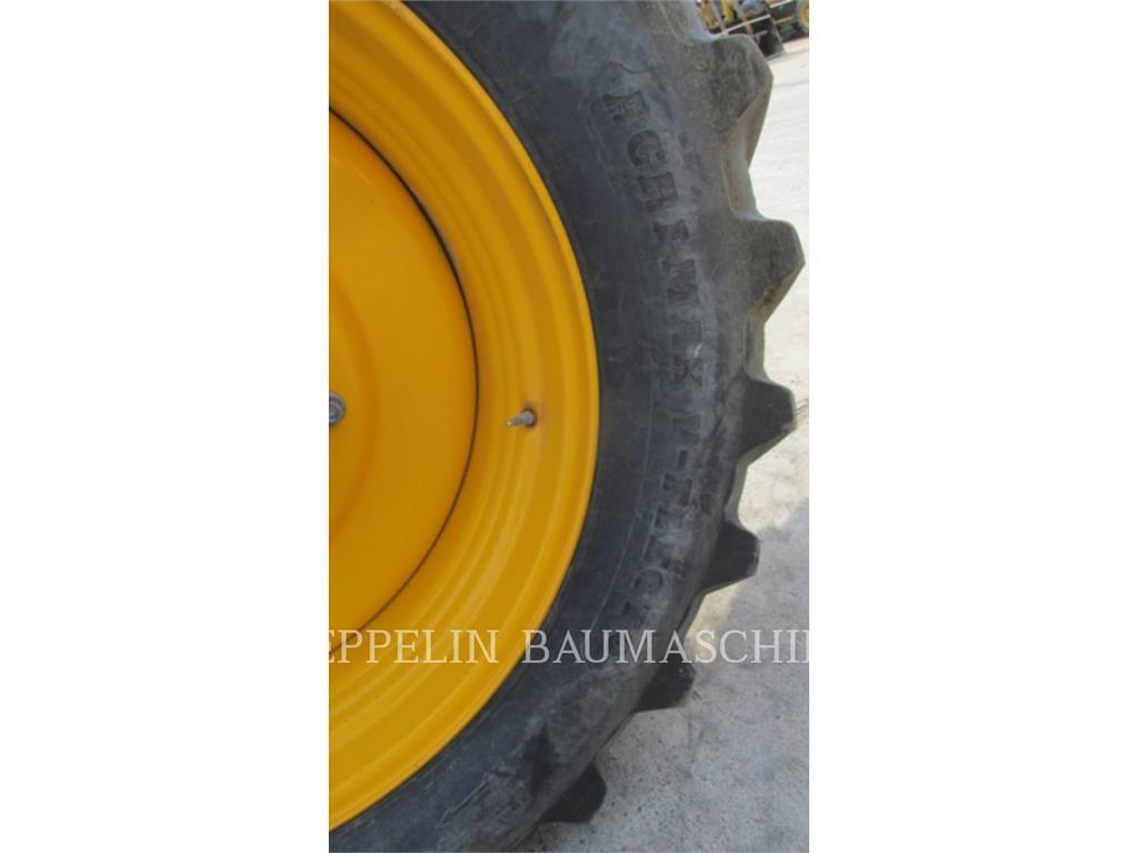 JCB 8330 Lesné traktory