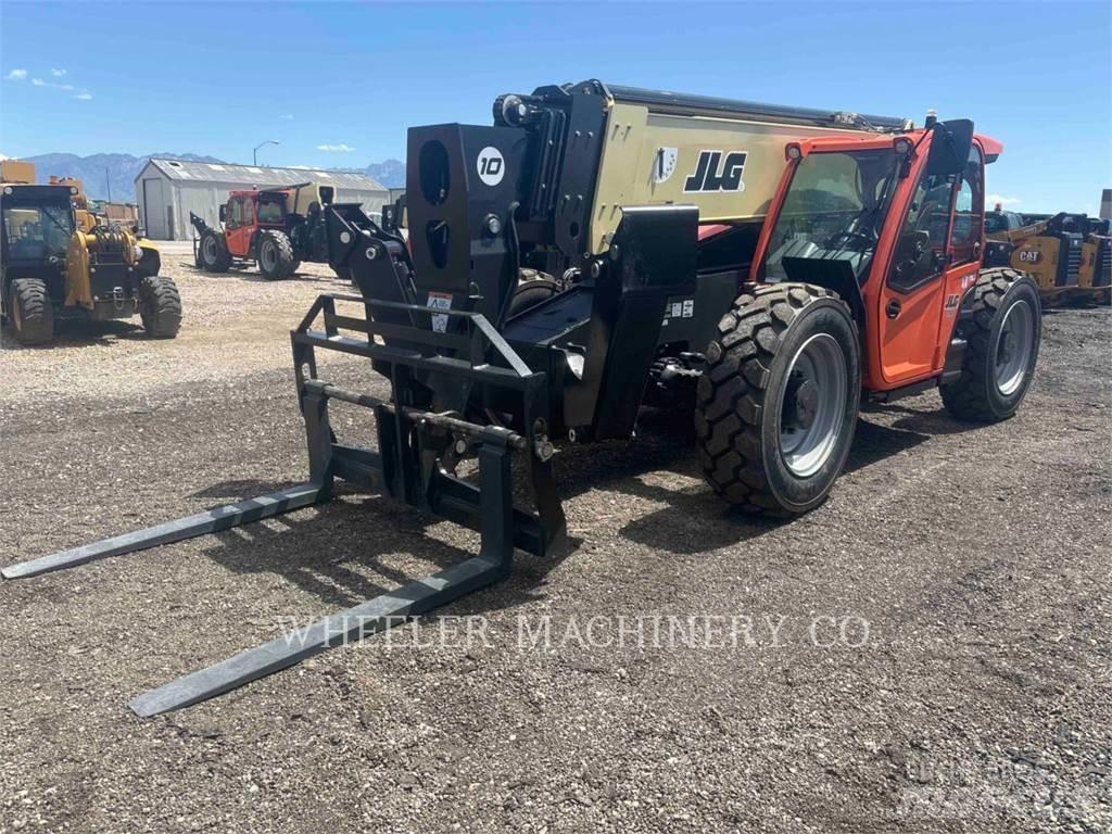 JLG 1055 Teleskopické manipulátory