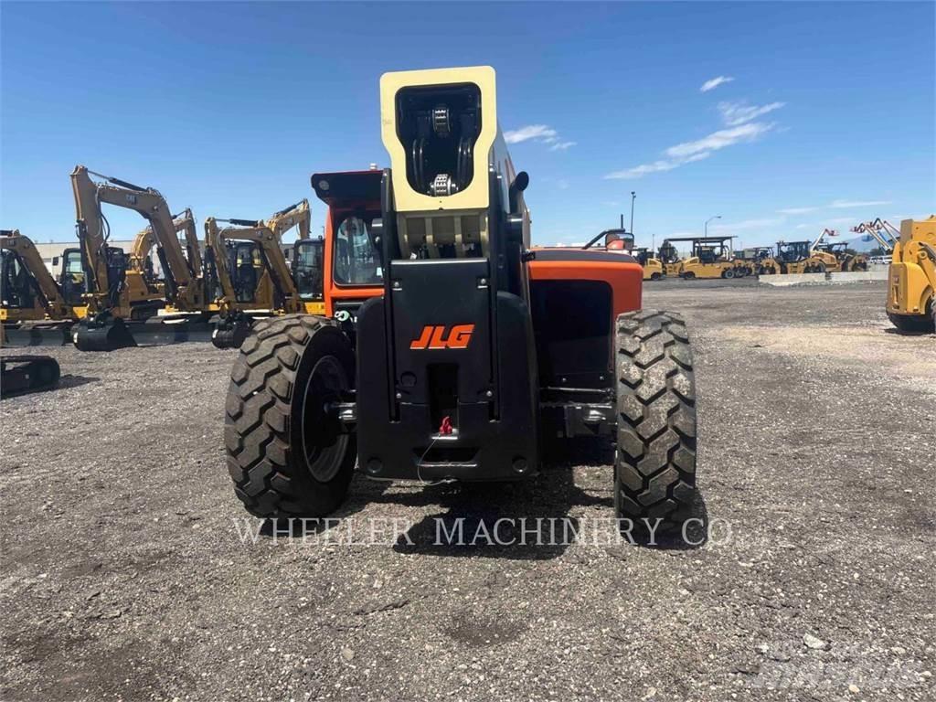 JLG 1055 Teleskopické manipulátory