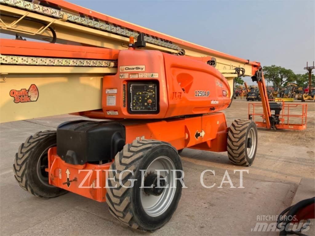 JLG 1250AJP Kĺbové plošiny