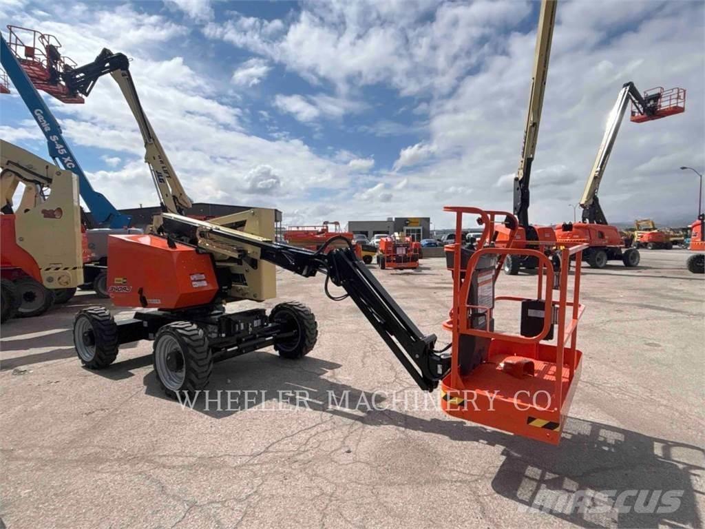 JLG 340AJ Kĺbové plošiny
