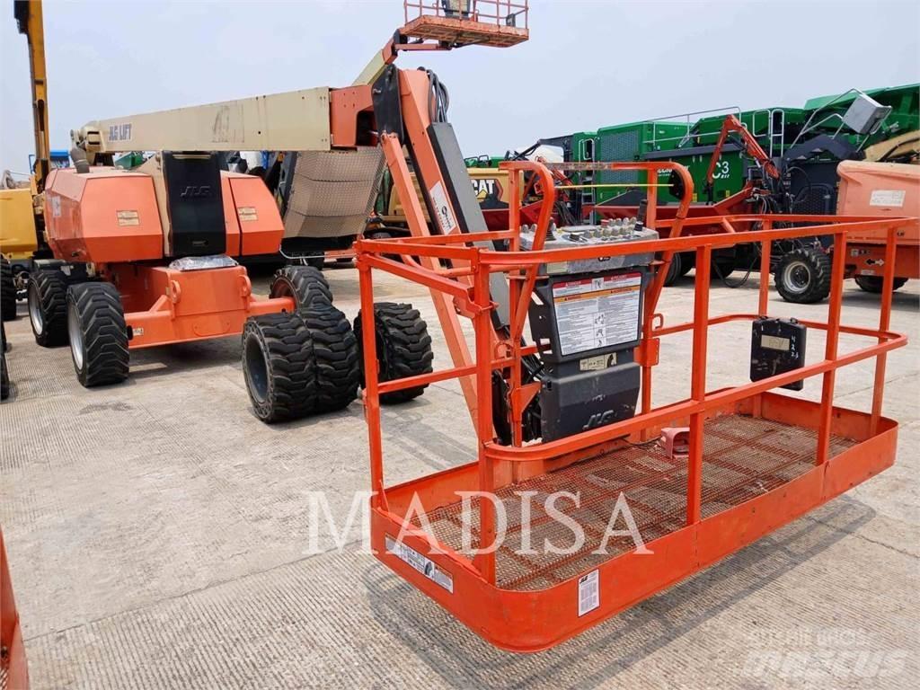 JLG 800 AJ Kĺbové plošiny