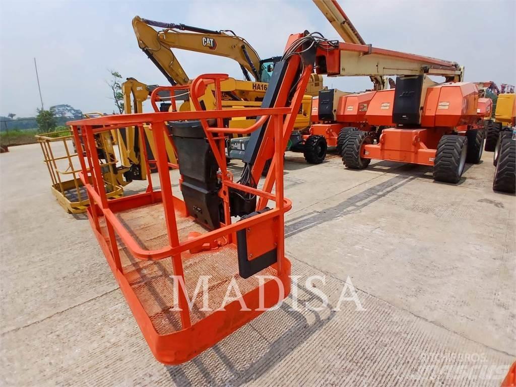 JLG 800AJ Kĺbové plošiny