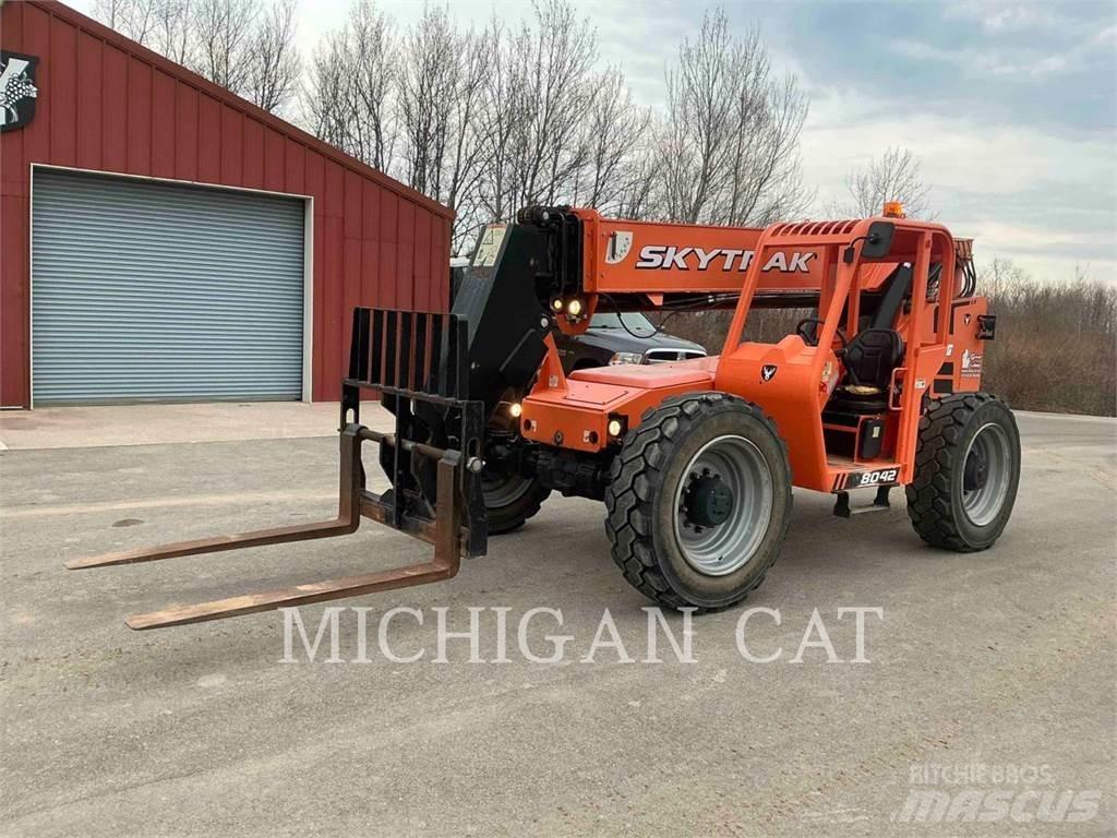 JLG 8042 Teleskopické manipulátory