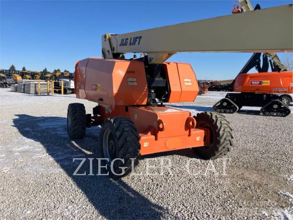 JLG 860SJ Kĺbové plošiny