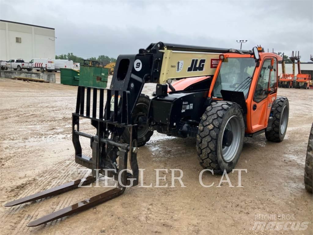 JLG 943 Teleskopické manipulátory