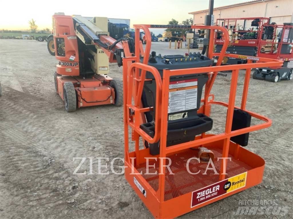 JLG E300AJP Kĺbové plošiny