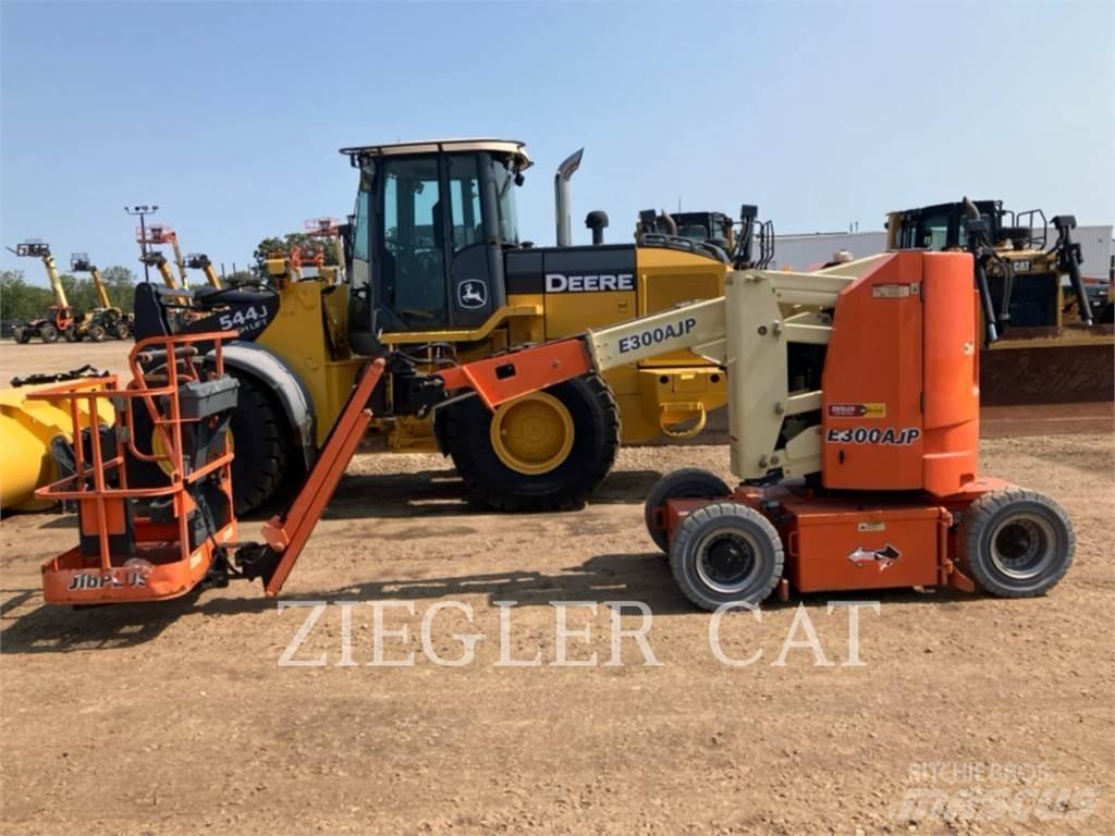 JLG E300AJP Kĺbové plošiny
